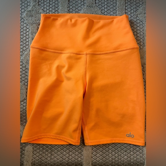 Alo biker shorts XS - Picture 1 of 2